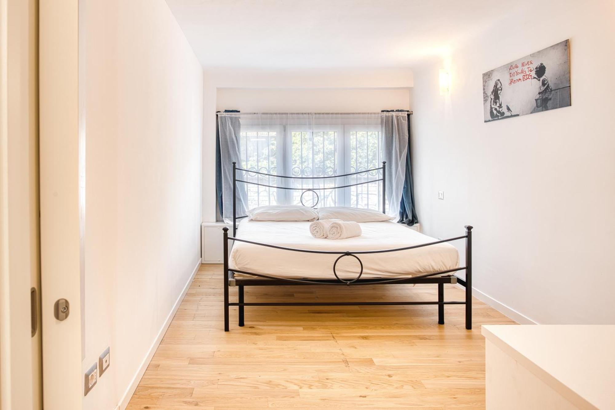 Walk To Navigli - Via Gola - 2 Bedrooms Apt Milão Exterior foto